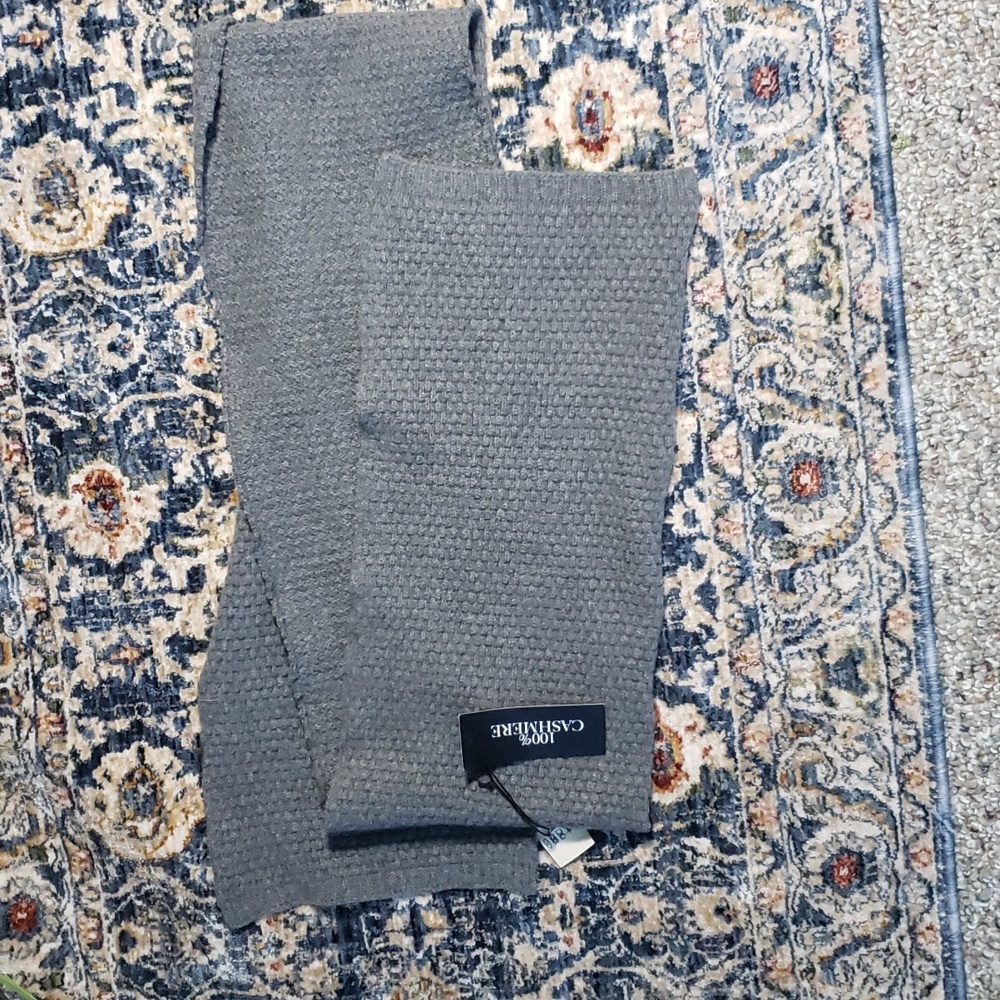 UGG Hendrix Cashmere Scarf in Medium Heather Grey
